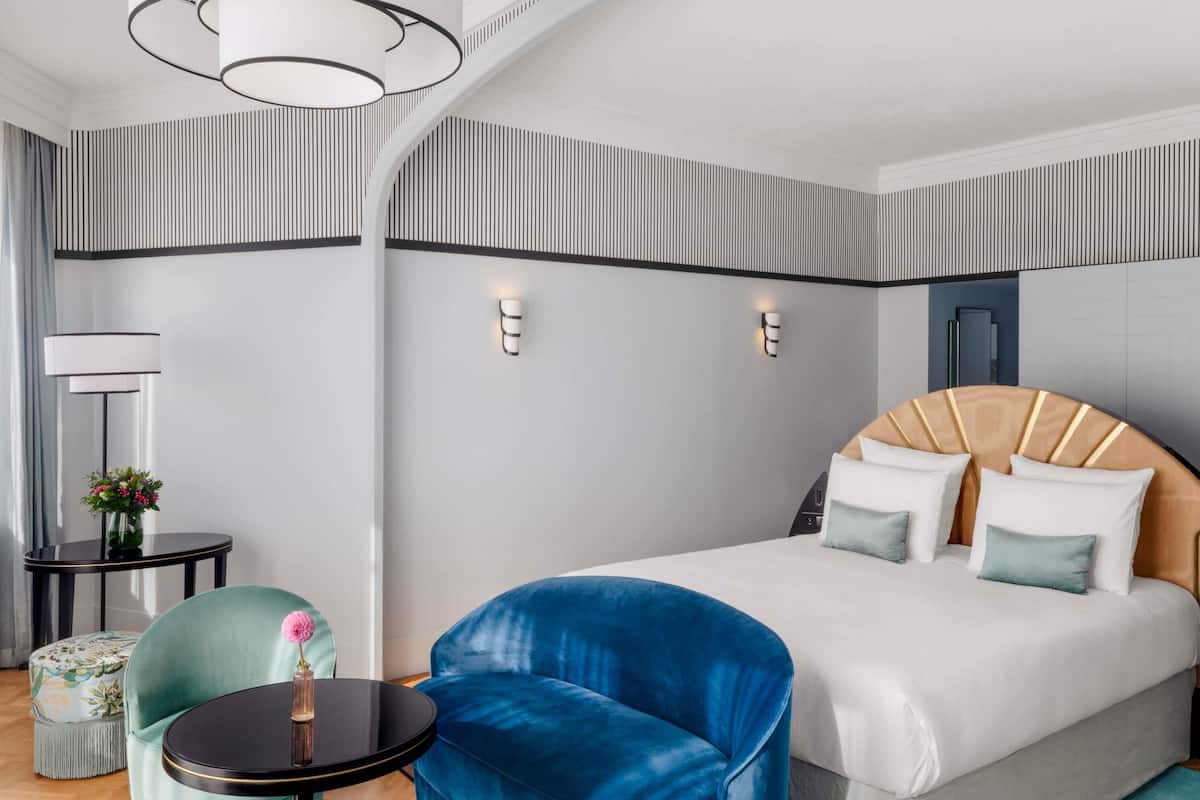 Literie de qualité, minibar, coffre-fort, bureau