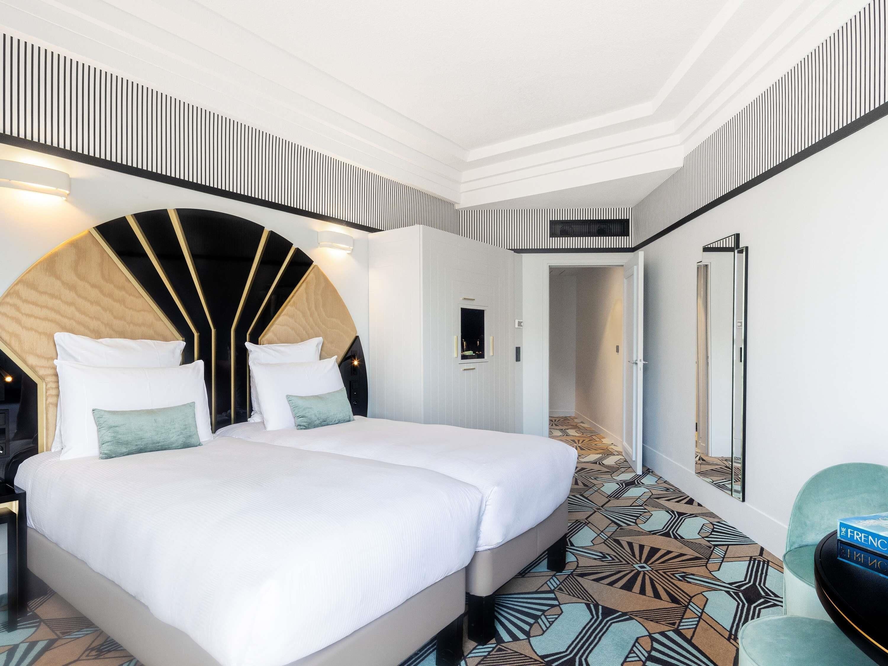 Habitació superior, 2 llits individuals, balcó, vistes al mar | Roba de llit d'alta qualitat, minibar i caixa forta a l'habitació 