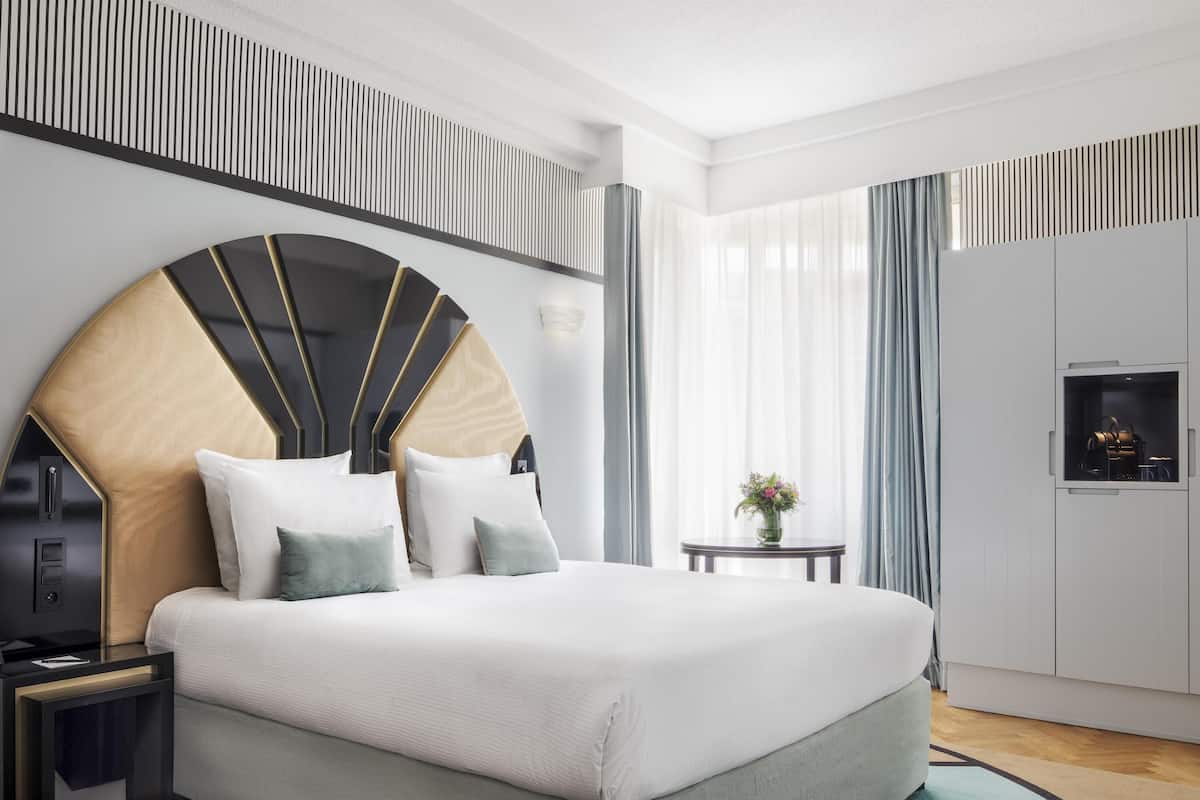 Premium bedding, minibar, in-room safe, desk
