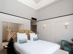 Junior-Suite, 1 Doppelbett, Terrasse (ground floor with private pool) | Hochwertige Bettwaren, Minibar, Zimmersafe, Schreibtisch