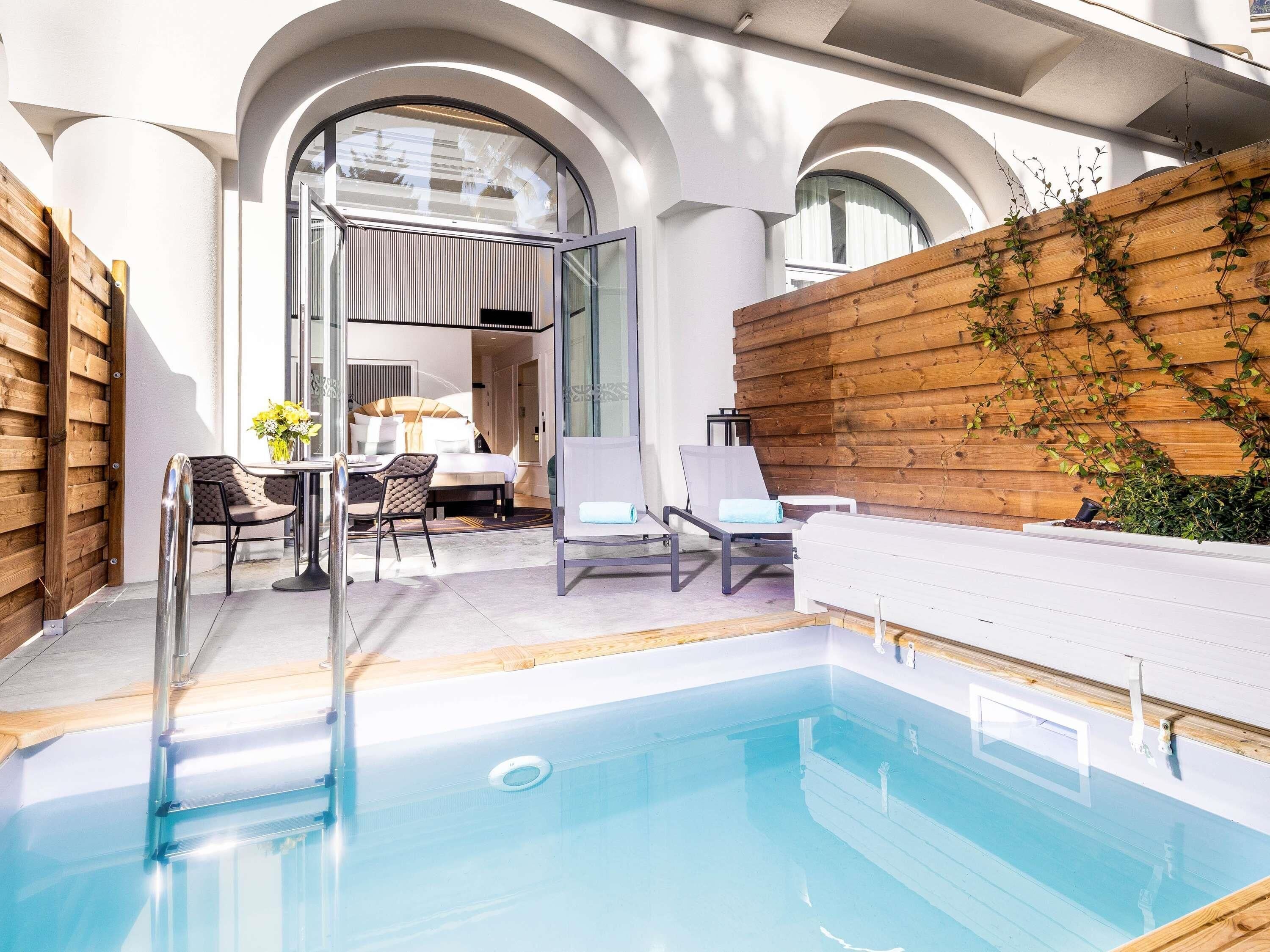 Junior Suite Double, en rez-de-chaussée, avec terrasse et bassin privatif | Literie de qualité supérieure, minibar, coffres-forts dans les chambres