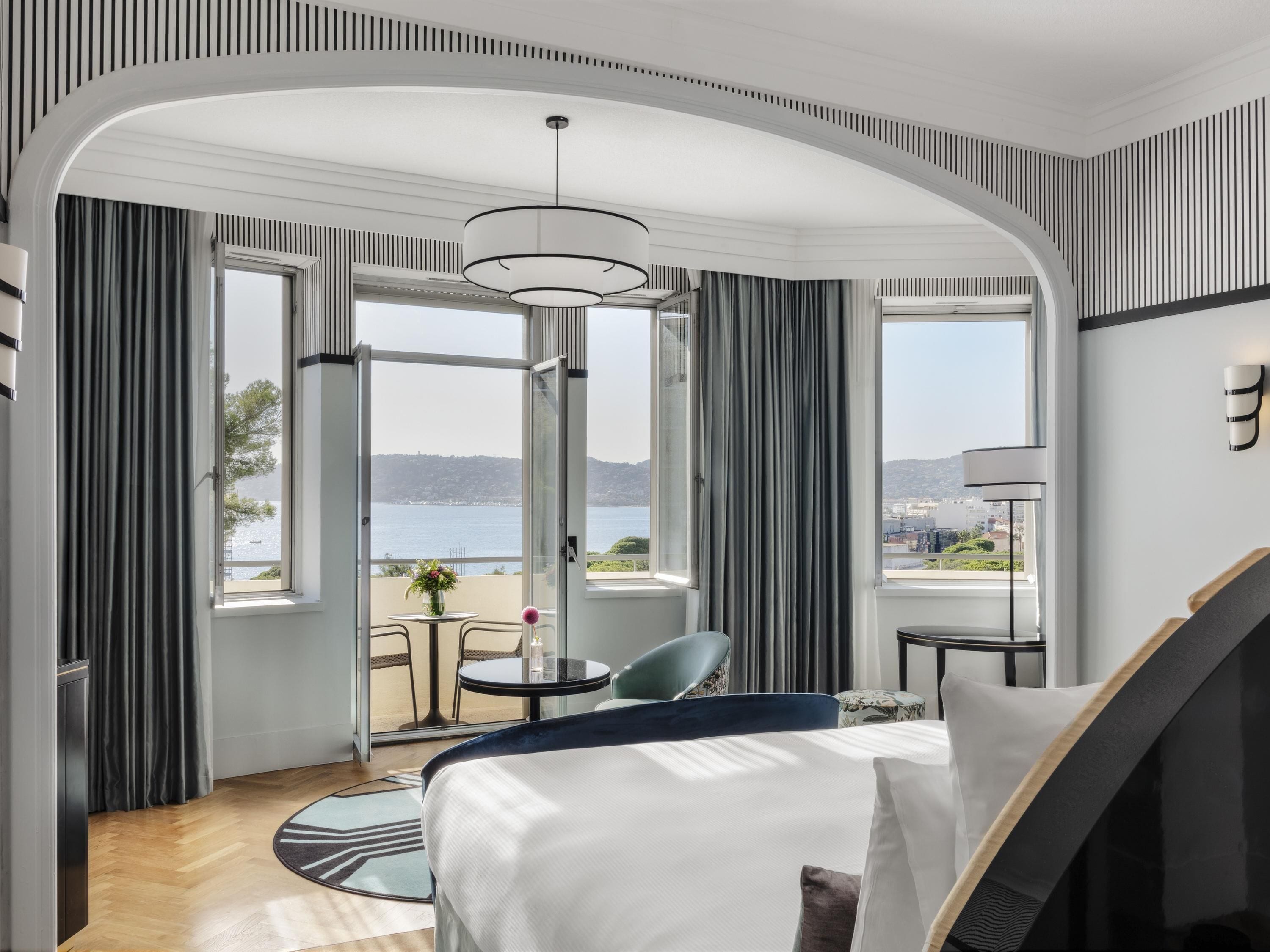 Suite Junior, 1 letto matrimoniale, balcone, vista mare | Biancheria da letto di alta qualità, minibar, una cassaforte in camera