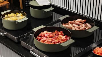 Desayuno buffet diario (EUR 29 por persona)