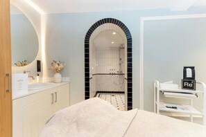 Couples treatment rooms, sauna, body treatments, hydrotherapy