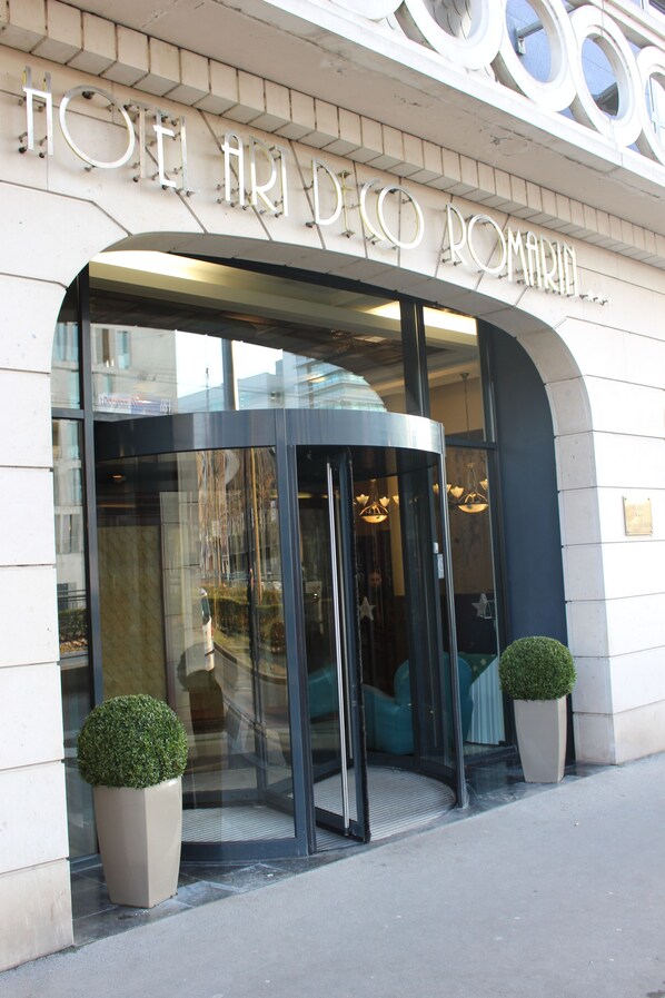 Front of property - Hôtel Art Déco Euralille (La Madeleine)