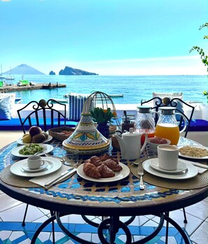 Petit déjeuner buffet compris tous les jours