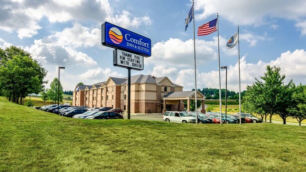 A Comfort Inn & Suites hotel with a parking lot and a sign thanking guests for their stay.