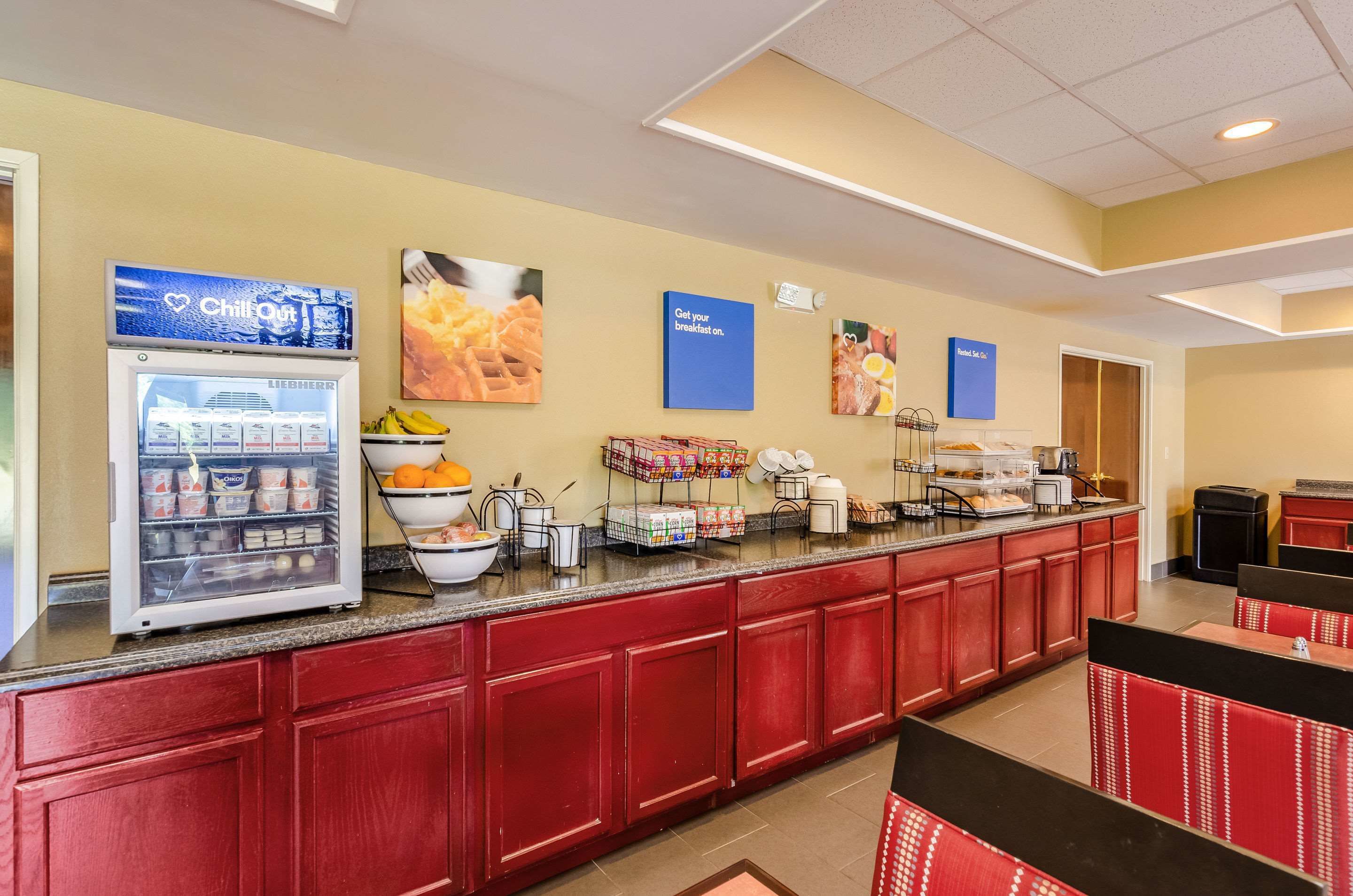 free daily continental breakfast