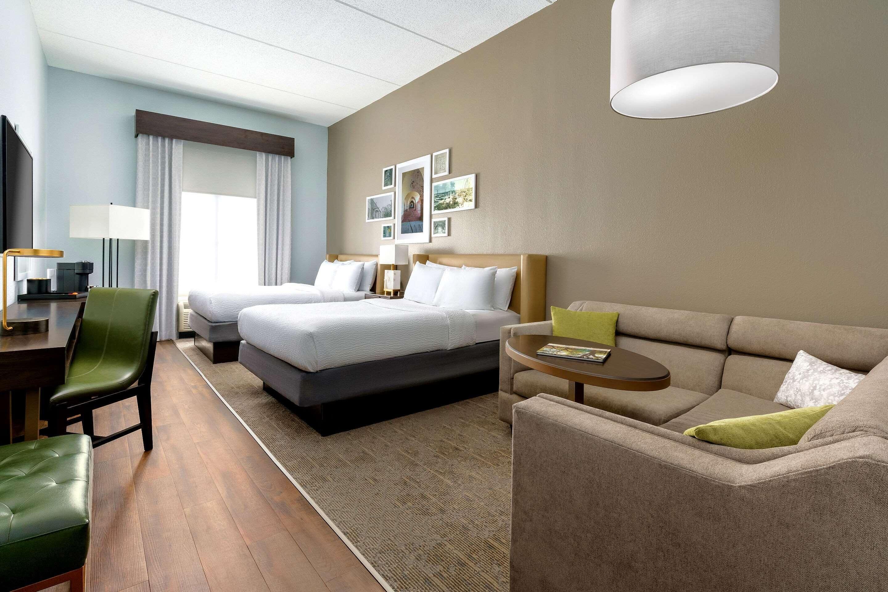 premium bedding, in-room safe, desk, laptop workspace