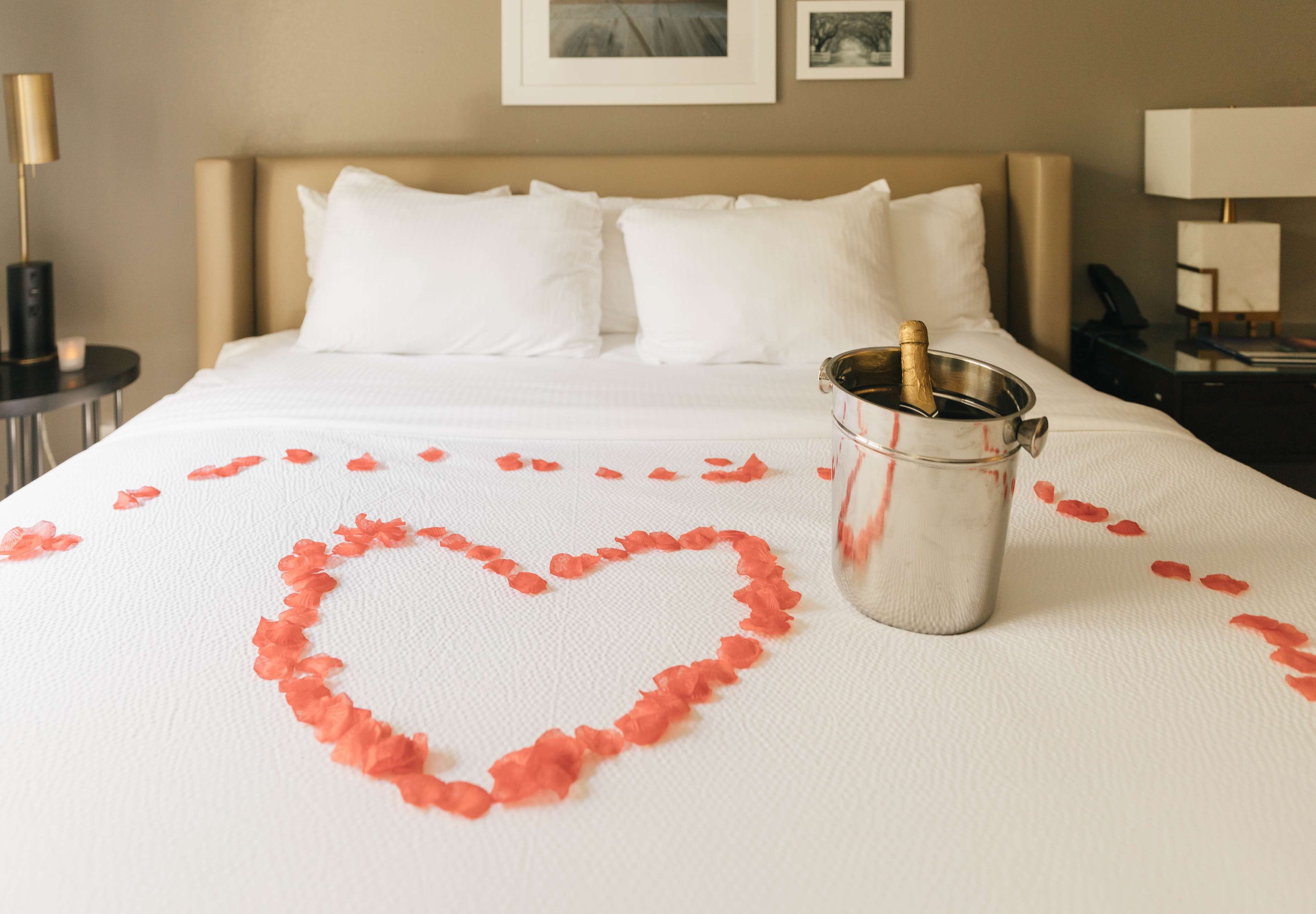 premium bedding, in-room safe, desk, laptop workspace