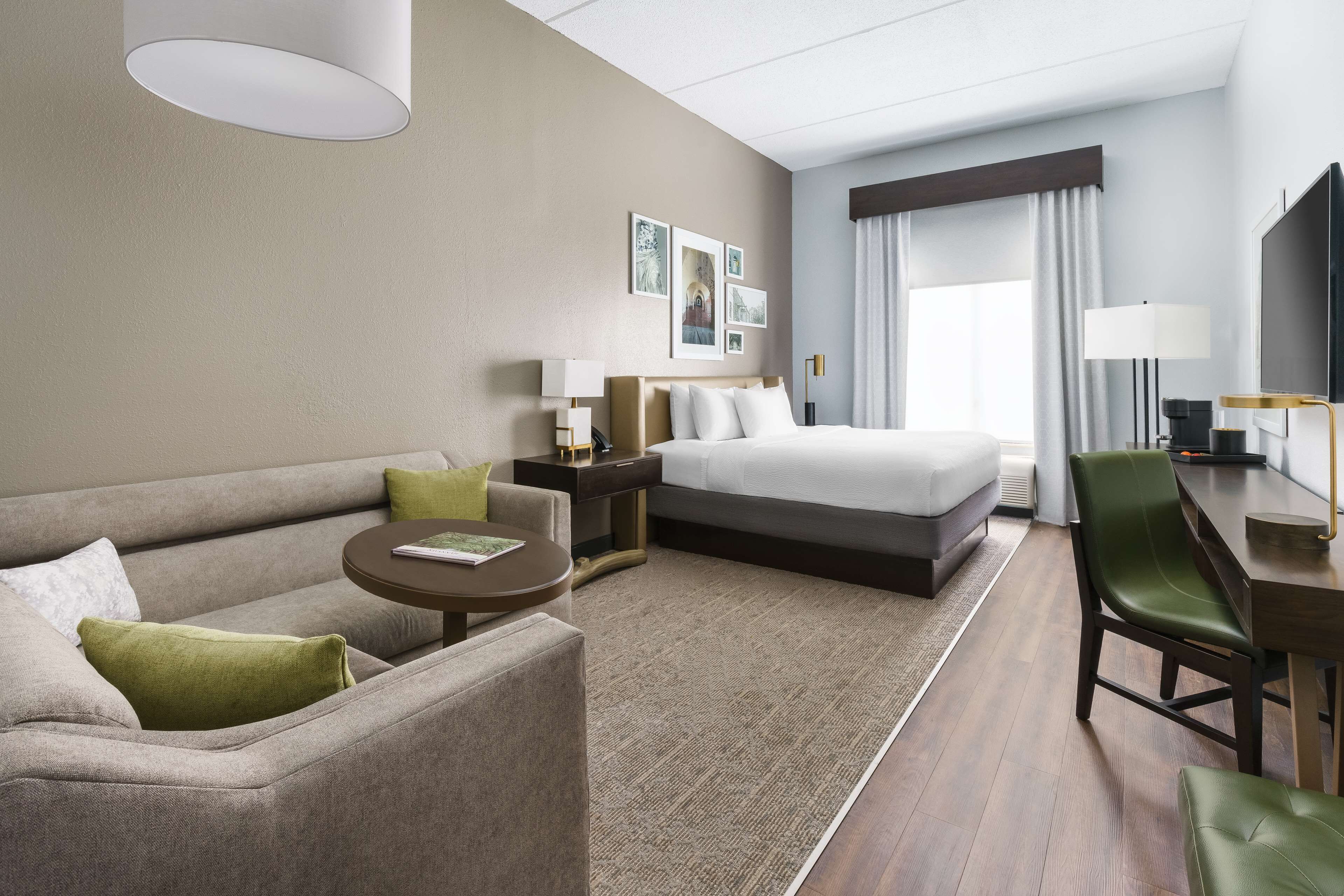 premium bedding, in-room safe, desk, laptop workspace