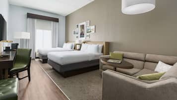 Ropa de cama de alta calidad y caja de seguridad en la habitación