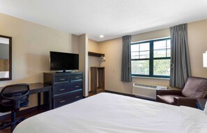 Premium bedding, desk, iron/ironing board, free WiFi
