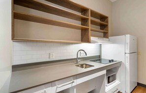 Studio, 1 Queen Bed, Accessible, Non Smoking | Premium bedding, desk, iron/ironing board, free WiFi