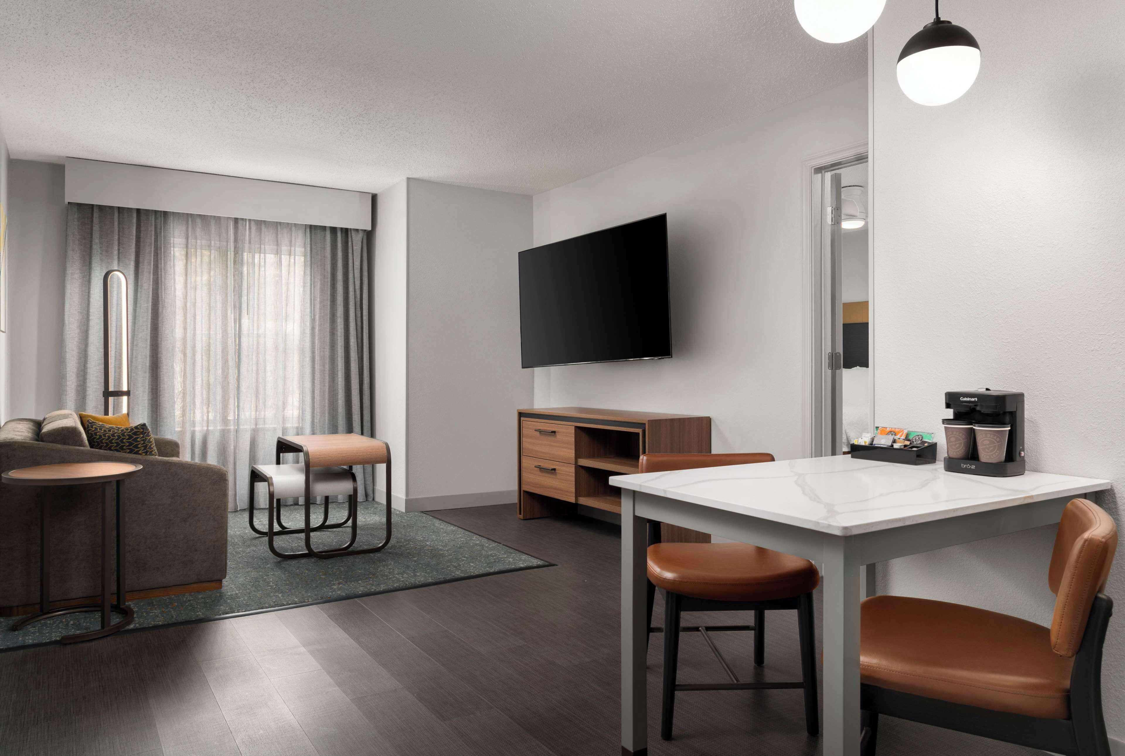 37-inch lcd tv with cable channels, tv, pay films