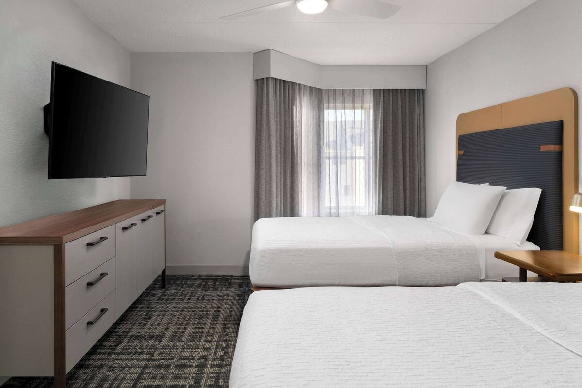 Deluxe Suite, 1 Bedroom, Kitchen (2 Double Beds) | Premium bedding, down duvets, desk, laptop workspace