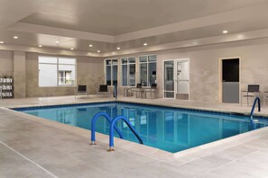 Una piscina cubierta