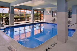 Una piscina cubierta