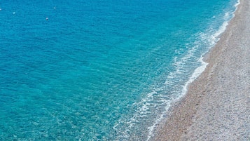 Private beach, free beach shuttle, sun-loungers, beach umbrellas