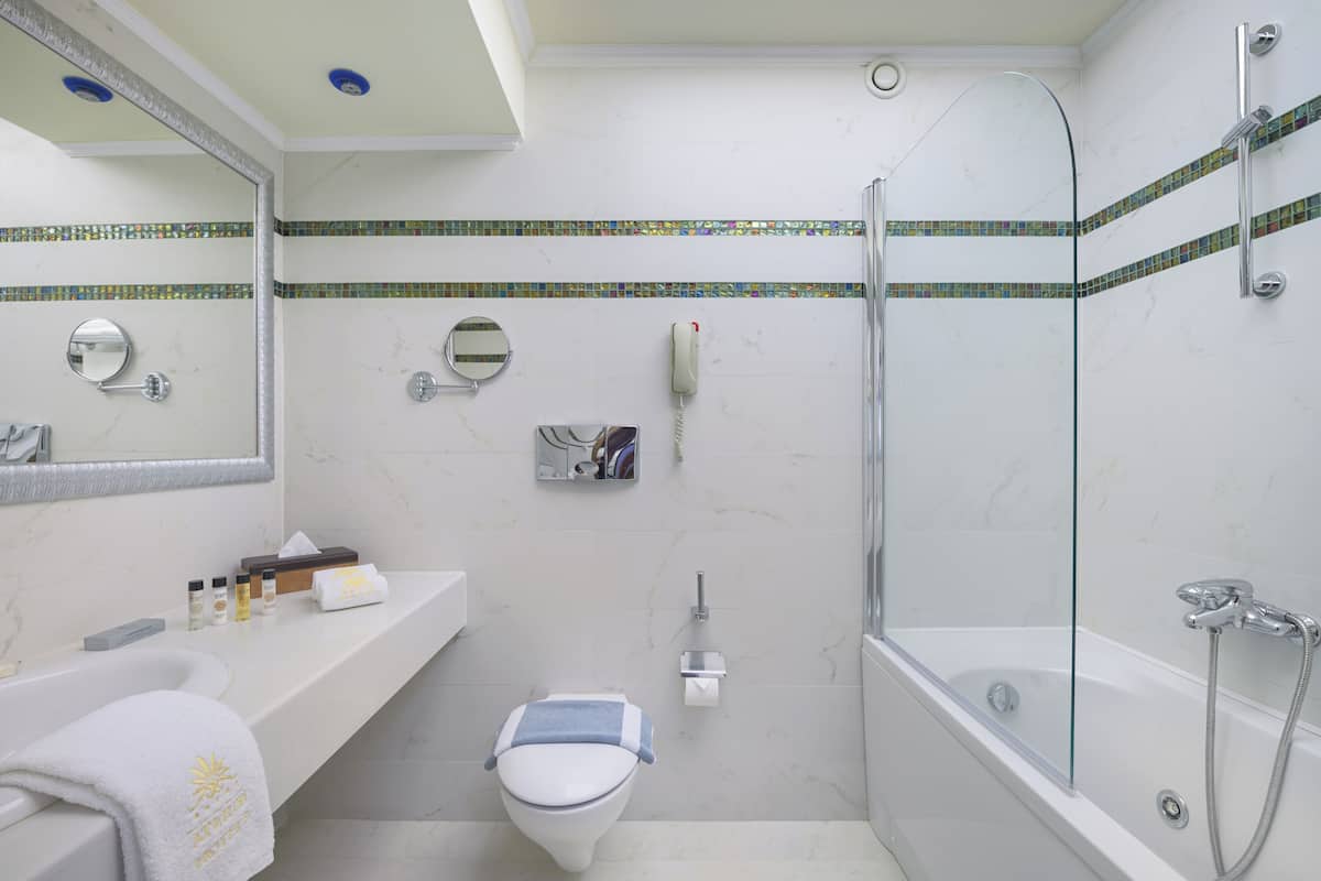 free toiletries, bathrobes, towels