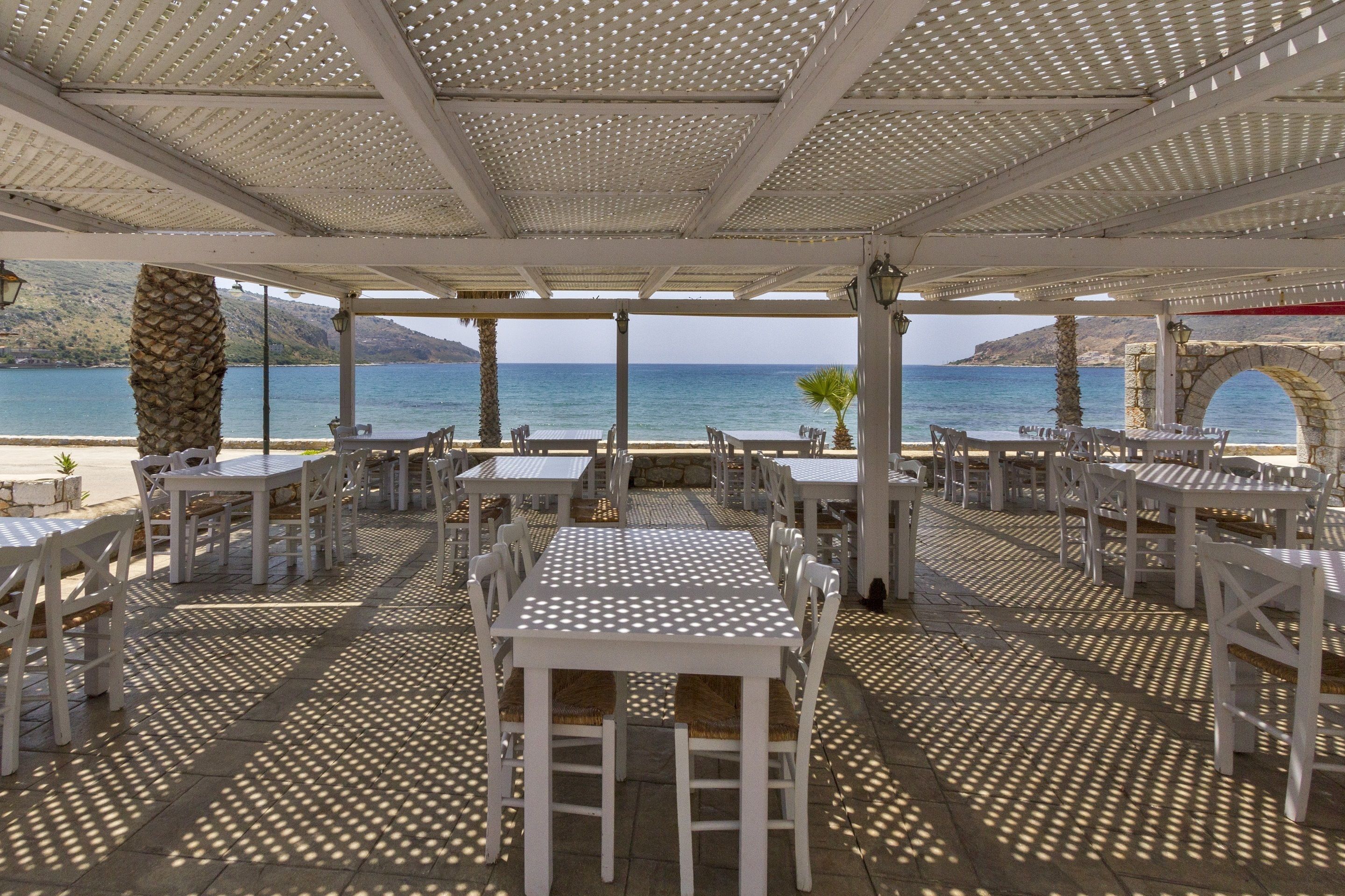 lunch and dinner served