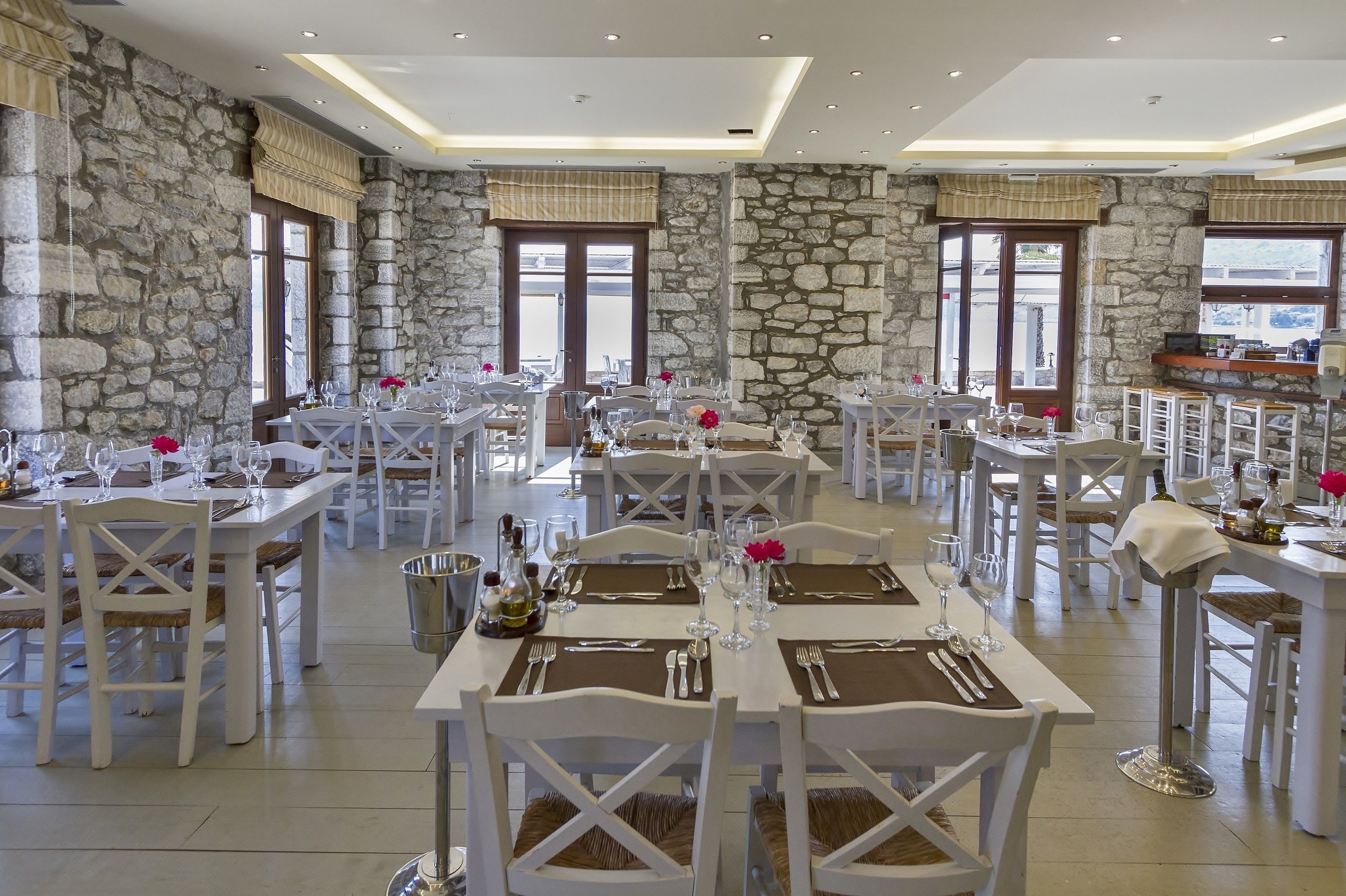 lunch and dinner served