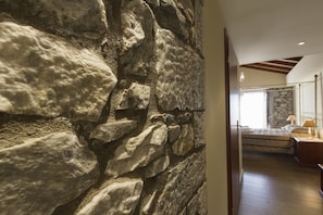 Superior Double Room, Sea View | 1 bedroom, minibar, in-room safe, soundproofing