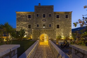 Façade de l’hébergement - soirée/nuit