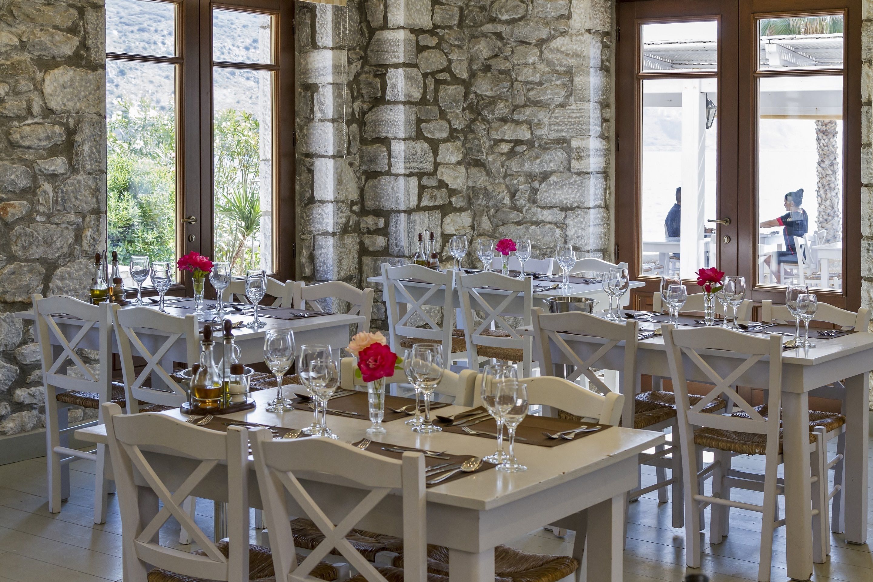 lunch and dinner served