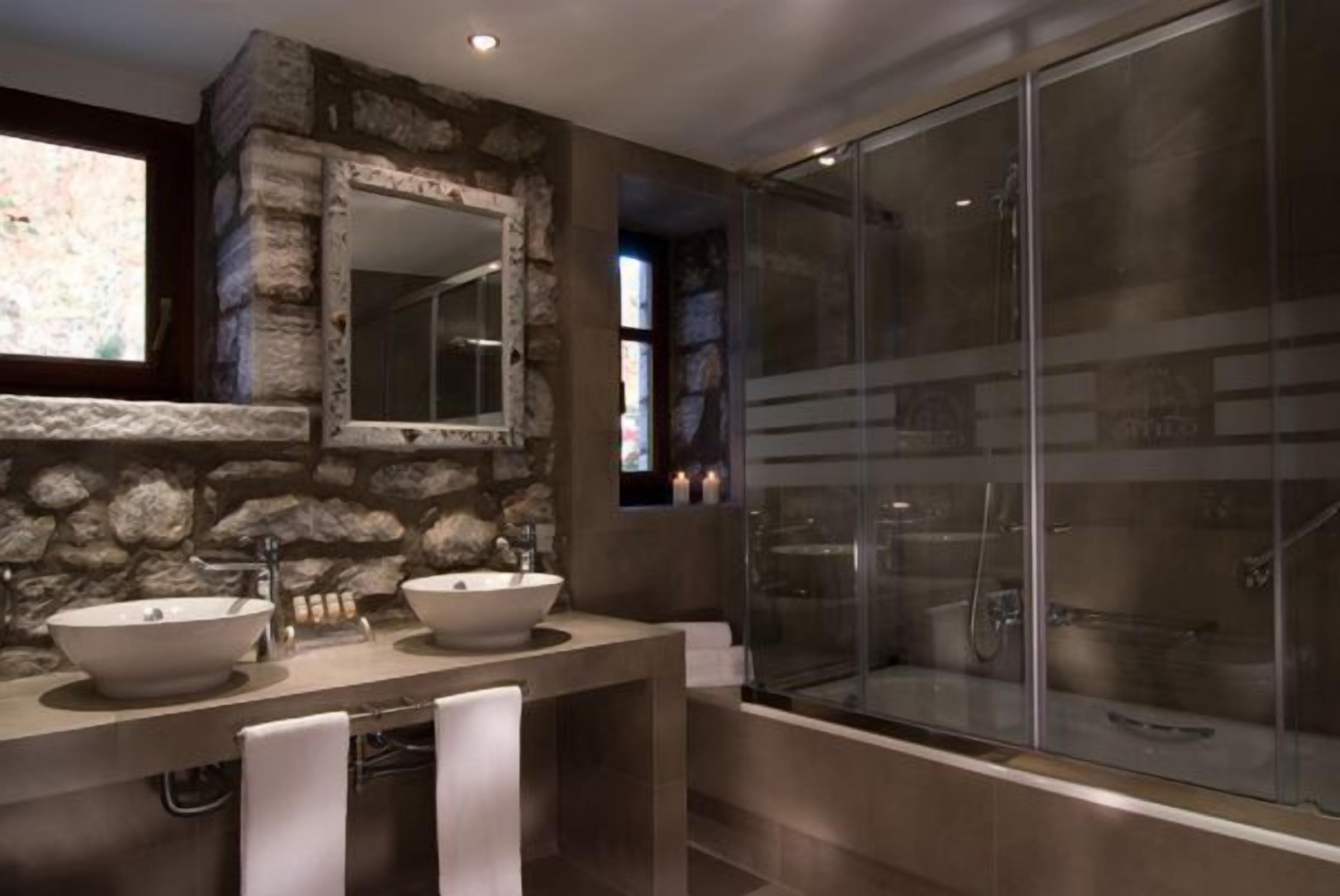 suite, sea view | bathroom | hair dryer, towels