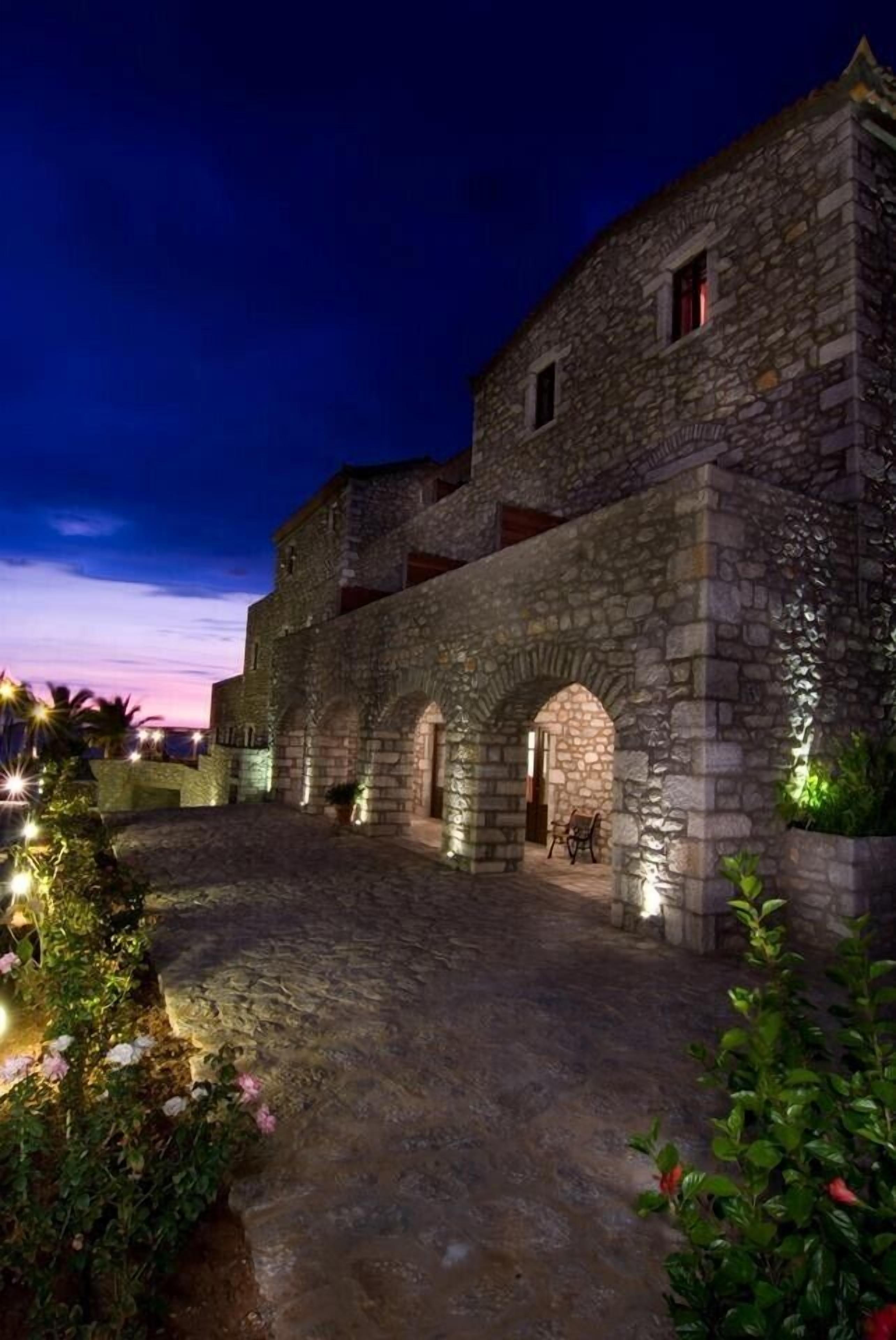 المنشأة من الخارج