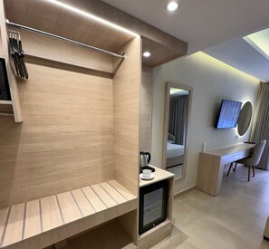 Minibar, in-room safe, free WiFi, bed sheets