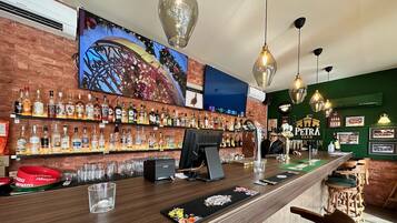 Bar (trong khuôn viên)
