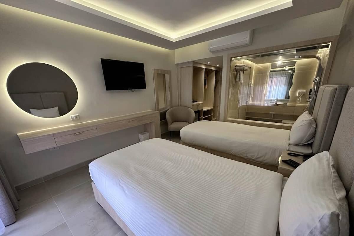 Minibar, in-room safe, free WiFi, bed sheets
