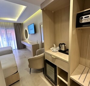 Minibar, in-room safe, free WiFi, bed sheets