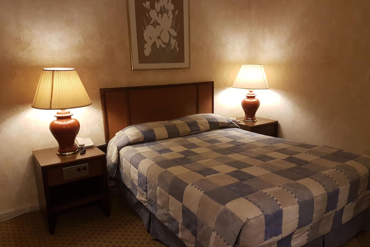 Minibar, in-room safe, free WiFi, bed sheets