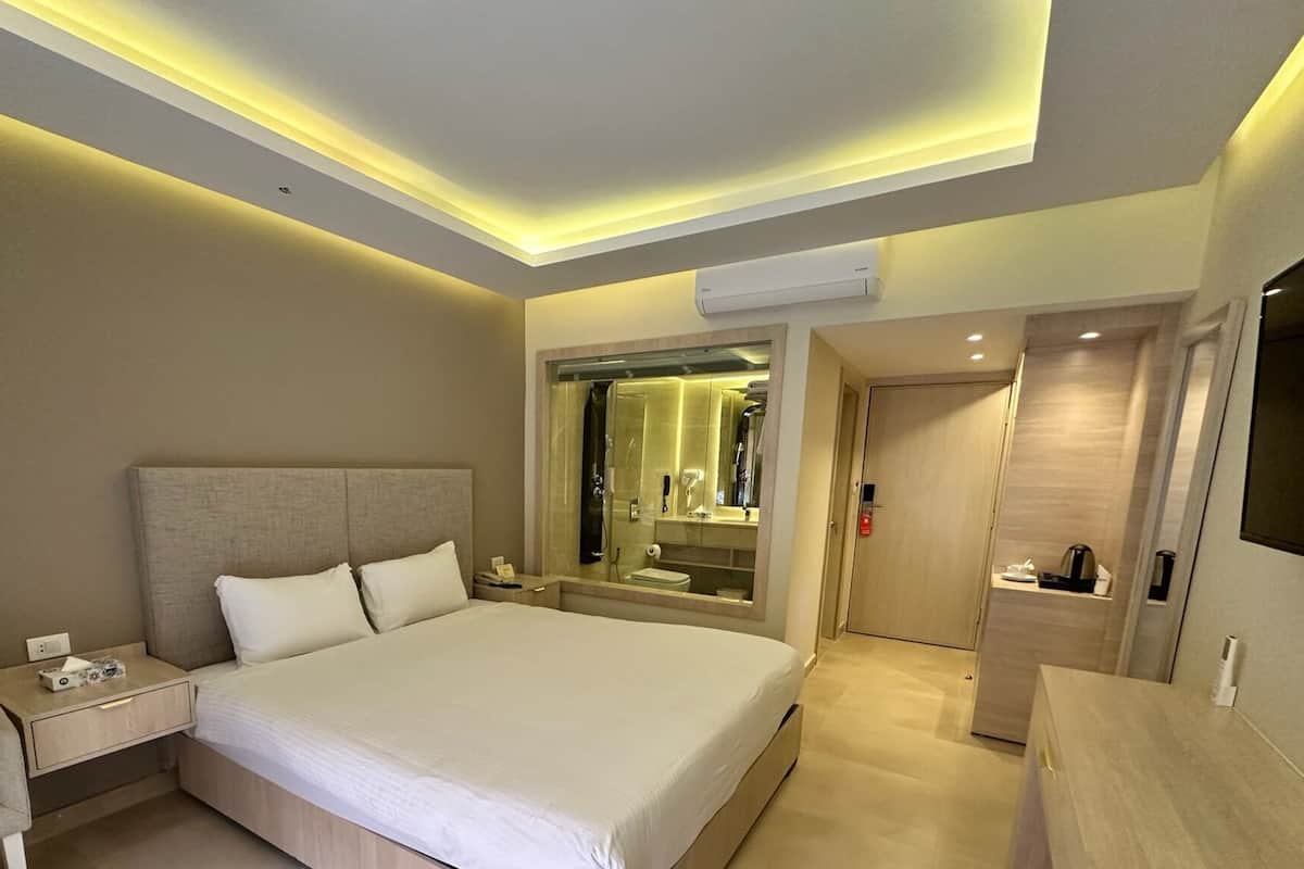 Minibar, in-room safe, free WiFi, bed sheets