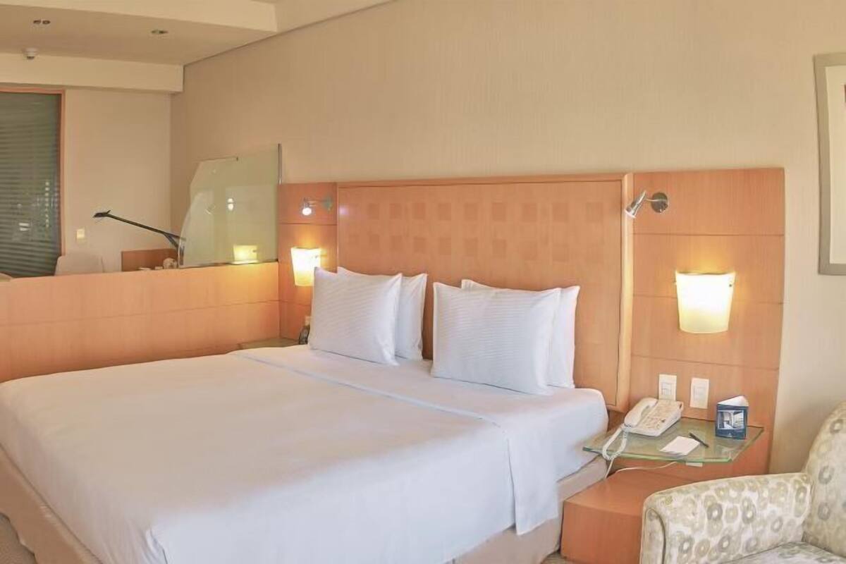 1 dormitorio, minibar, caja fuerte y escritorio