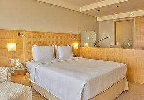 Deluxe Room, 1 King Bed | 1 bedroom, minibar, in-room safe, desk - Hilton Sao Paulo Morumbi (São Paulo)