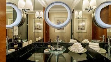 Suite, Club lounge access | Bathroom | Separate bathtub and shower, free toiletries, hair dryer, towels