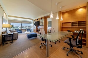 Suite, 1 Bedroom | 1 bedroom, minibar, in-room safe, desk