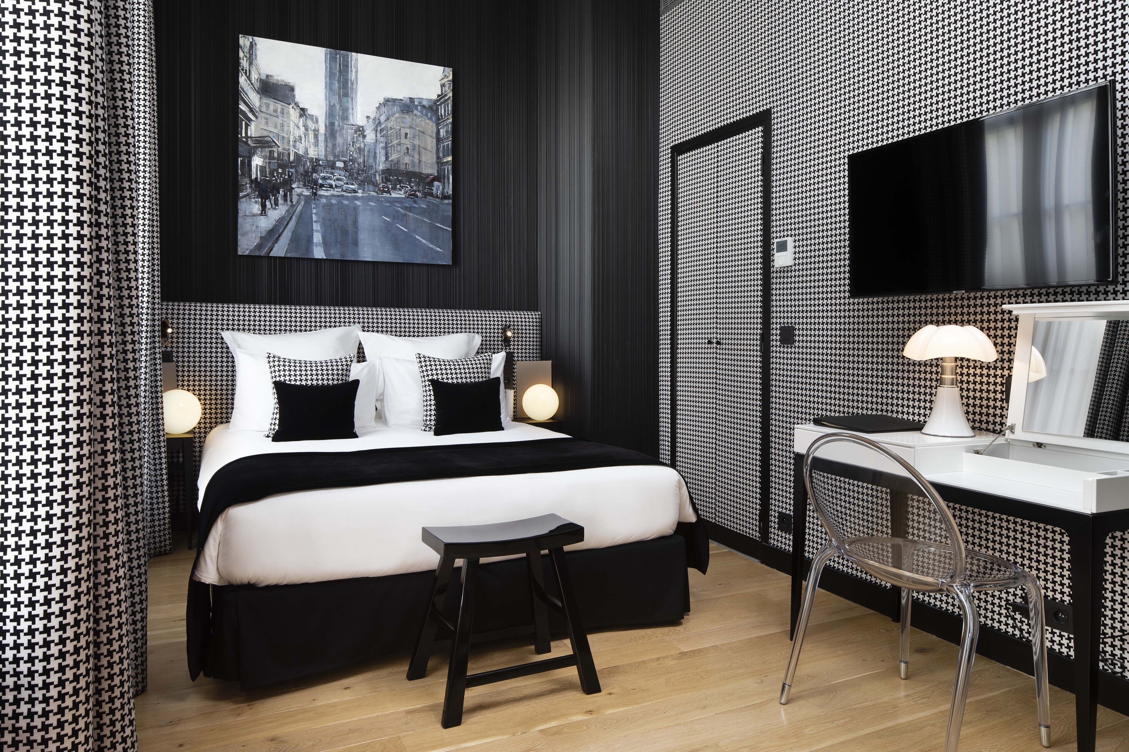 classic double room | 1 bedroom, hypo-allergenic bedding, pillow-top beds, minibar