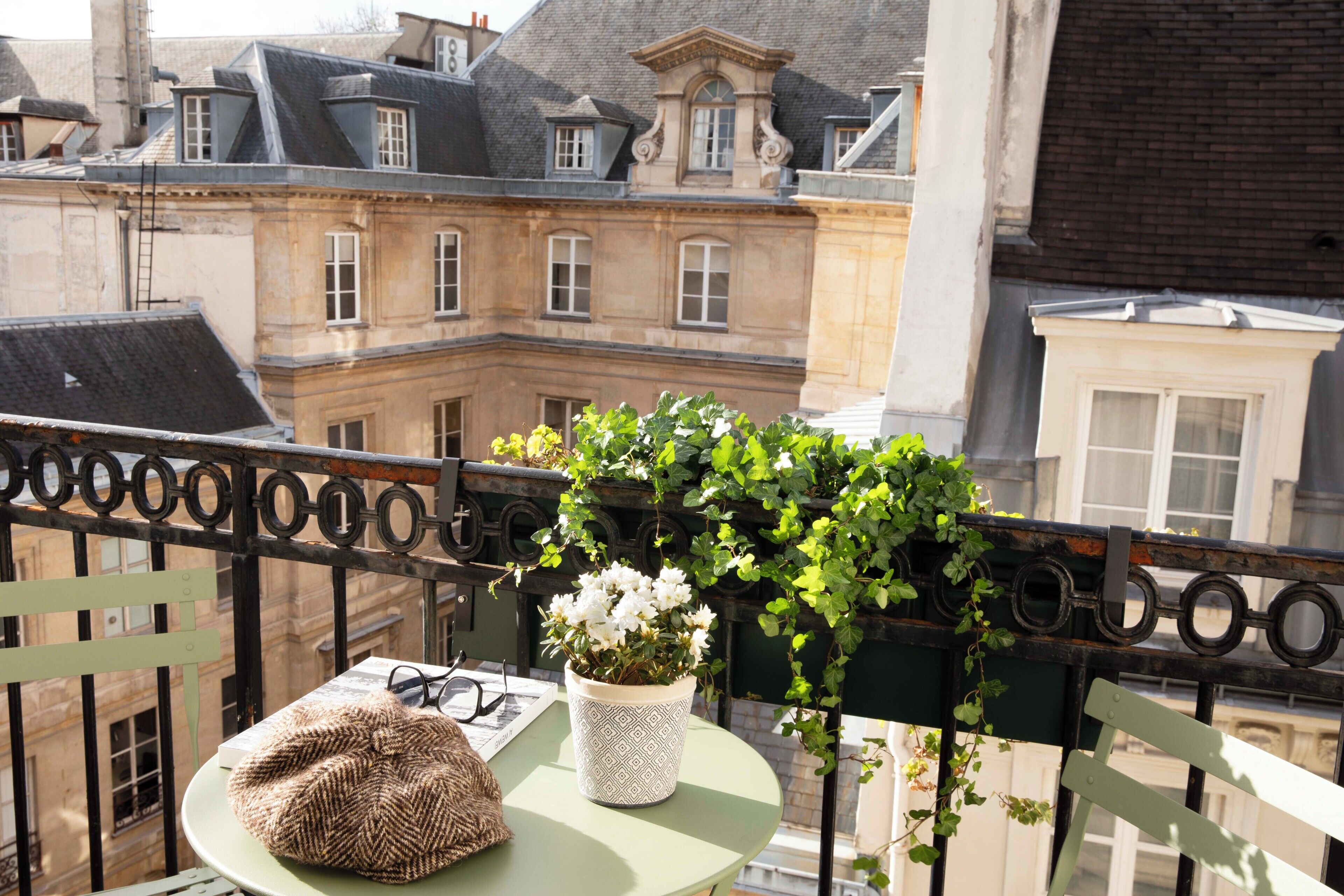 Deluxe Double Room | Hypo-allergenic bedding, pillow-top beds, minibar, in-room safe