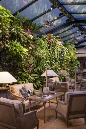 Lobby-Lounge