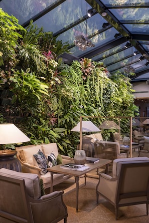 Lobby-Lounge
