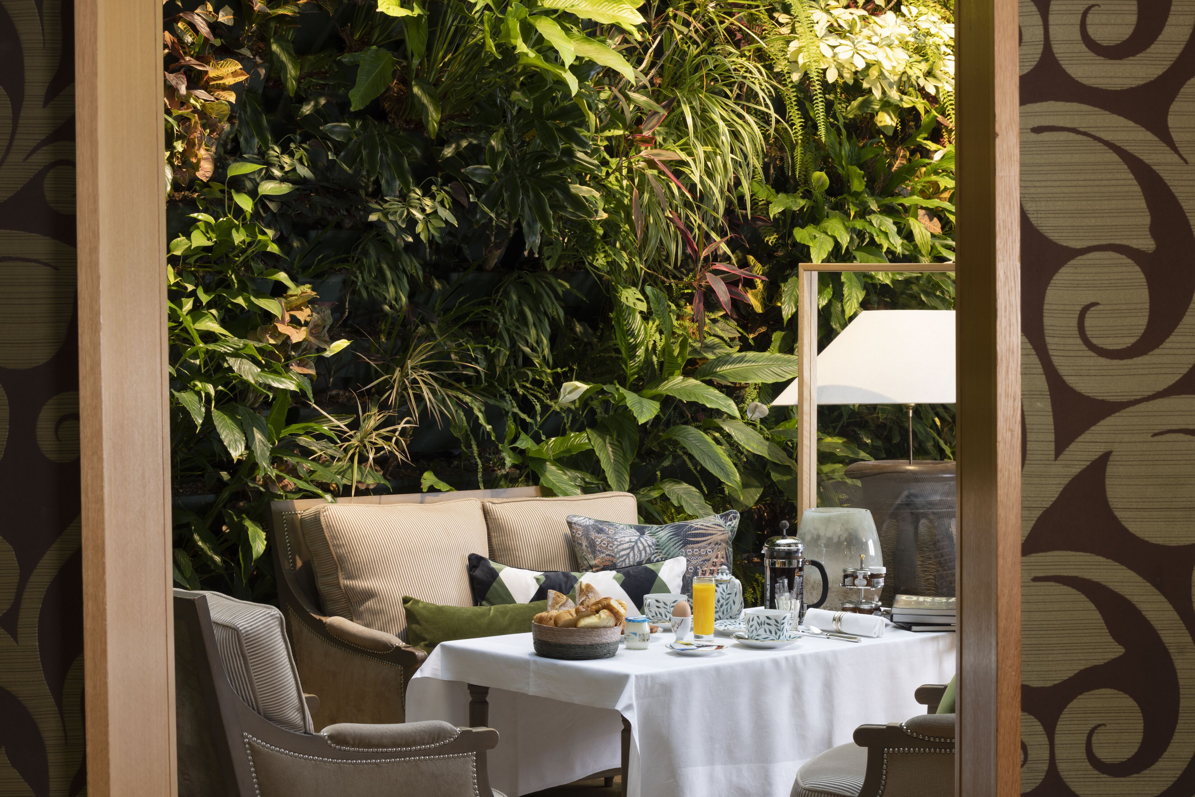 daily continental breakfast (eur 22 per person)