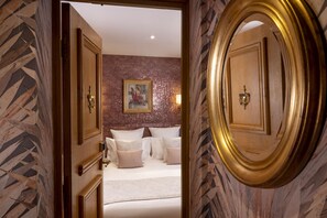 Family Room, Connecting Rooms | Hypo-allergenic bedding, pillowtop beds, minibar, in-room safe