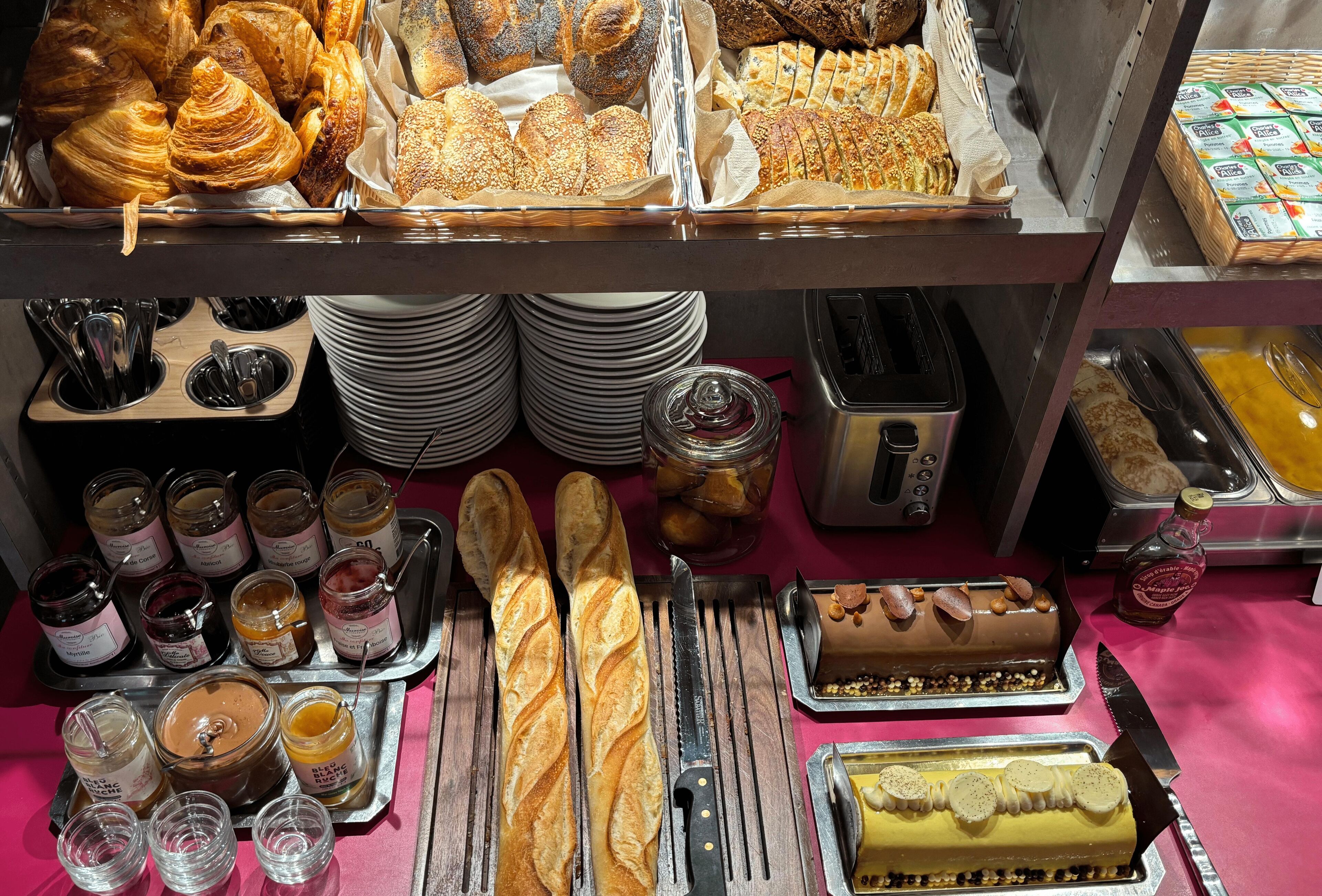 Bữa sáng buffet hàng ngày (16.50 EUR/mỗi người) 