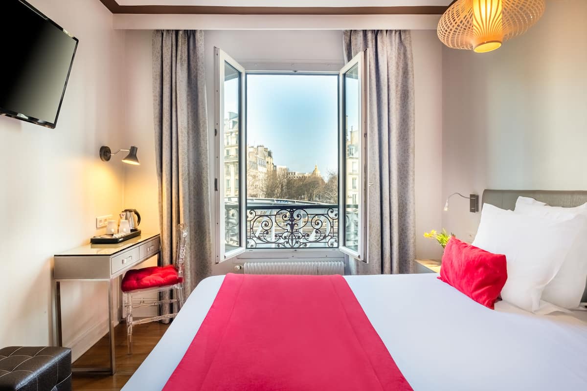Chambre Supérieure Double ou avec lits jumeaux | Coffres-forts dans les chambres, bureau, fer et planche à repasser