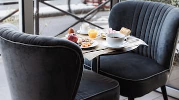 Tägliches Frühstücksbuffet gegen Gebühr